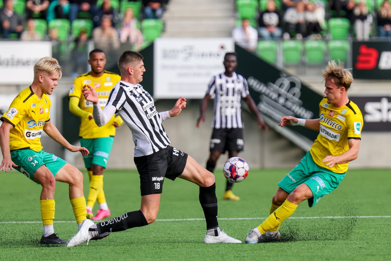 Yhdeksän ottelun voittoputkessa purjehtiva Vaasan Palloseura on varmistanut paikkansa jalkapalloliigan mestaruussarjassa. Kuvassa VPS:n australialaiskärki Harrison Sawyer.