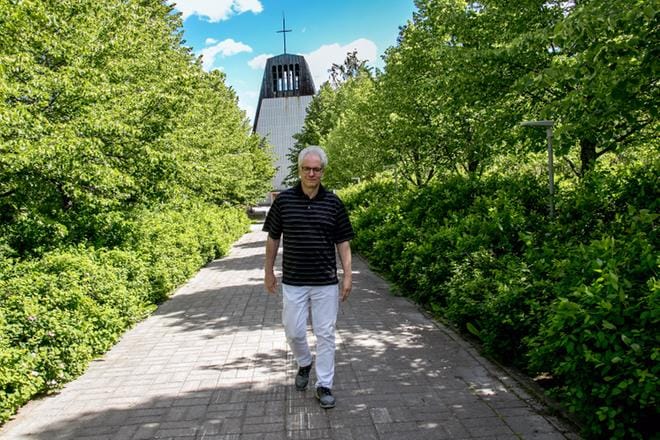 Kauhajoen kirkkoherra Jouko Ala-Prinkkilän kohdalla asiat menevät nyt parempaan suuntaan, ja hän saa työuupumuksen seurauksena olla ainakin vähän aikaa sivussa kirkkoherran ja lääninrovastin töistä. KUVAT: JORMA HAVULA