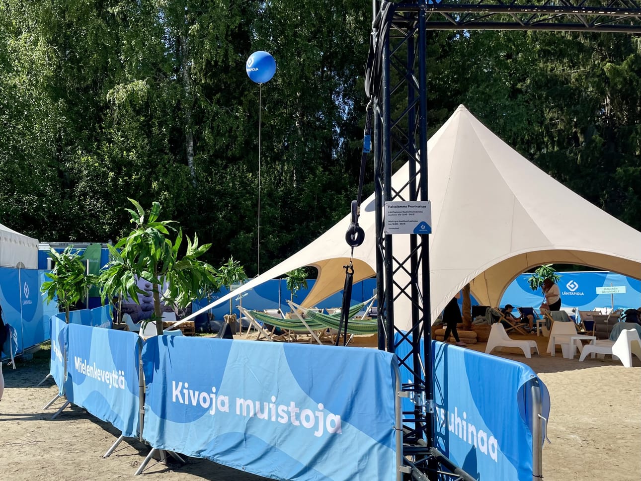 Huolituolille pääsee LähiTapiolan Rauhoittumiskeitaan vasemmalta puolelta olevaa käytävää pitkin.
