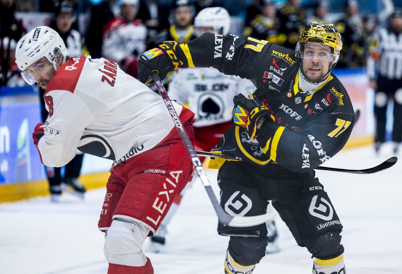 Kärppien kultakypärä Teemu Turunen pääsee jälleen testaamaan Ässien puolustajien vikkelyyttä.