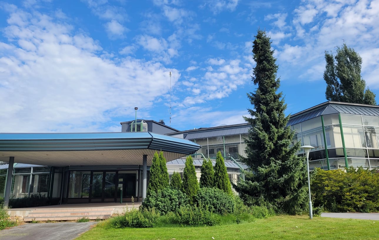 Kauhavan kaupungintalon toimintojen on määrä siirtyä Tietotaloon, jossa ensi kesään saakka toimii Sofor Oy. Kiinteistö on Kauhavan kaupunkikonsernin omistama.