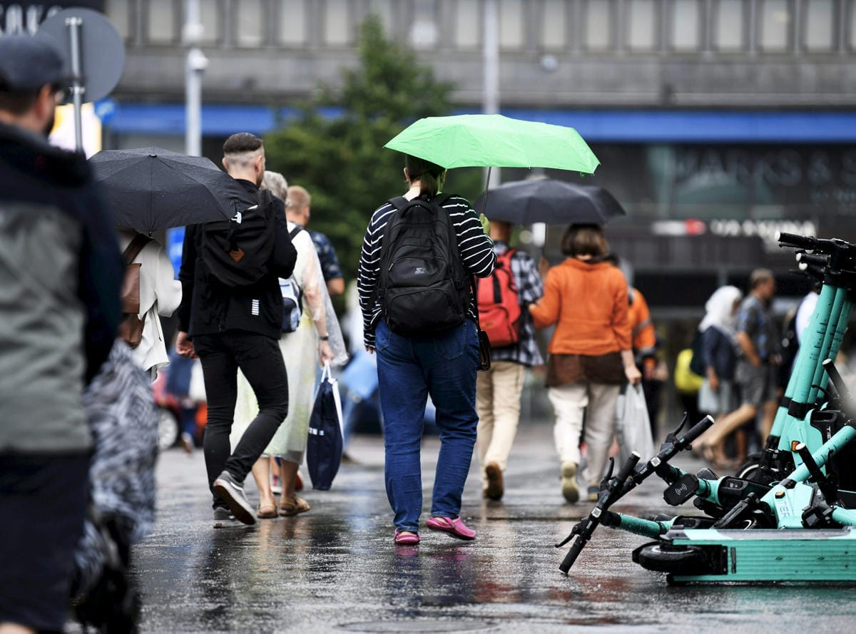 Sadealue liikkuu tänään eteläisemmän Suomen yli Lappiin ja maan itäosaan. LEHTIKUVA / Anni Ågren
