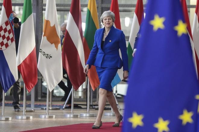 Britannian pääministeri Theresa May saapui Brysselissä pidettävään EU-huippukokoukseen keskiviikkona. Kokouksessa EU-johtajat päättävät, myönnetäänkö Britannian EU-erolle jatkoaikaa. KUVA: STEPHANIE LECOCQ / EPA