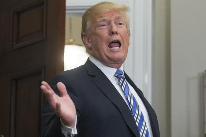 Donald Trumpin tunteista vahvimmin vaikuttaa kiukku. Jyrkkä esiintyminen saa johtamisen näyttämään päättäväiseltä, vaikka kiukutut asiat jäisivät puolitiehen. KUVA: EPA/MICHAEL REYNOLDS