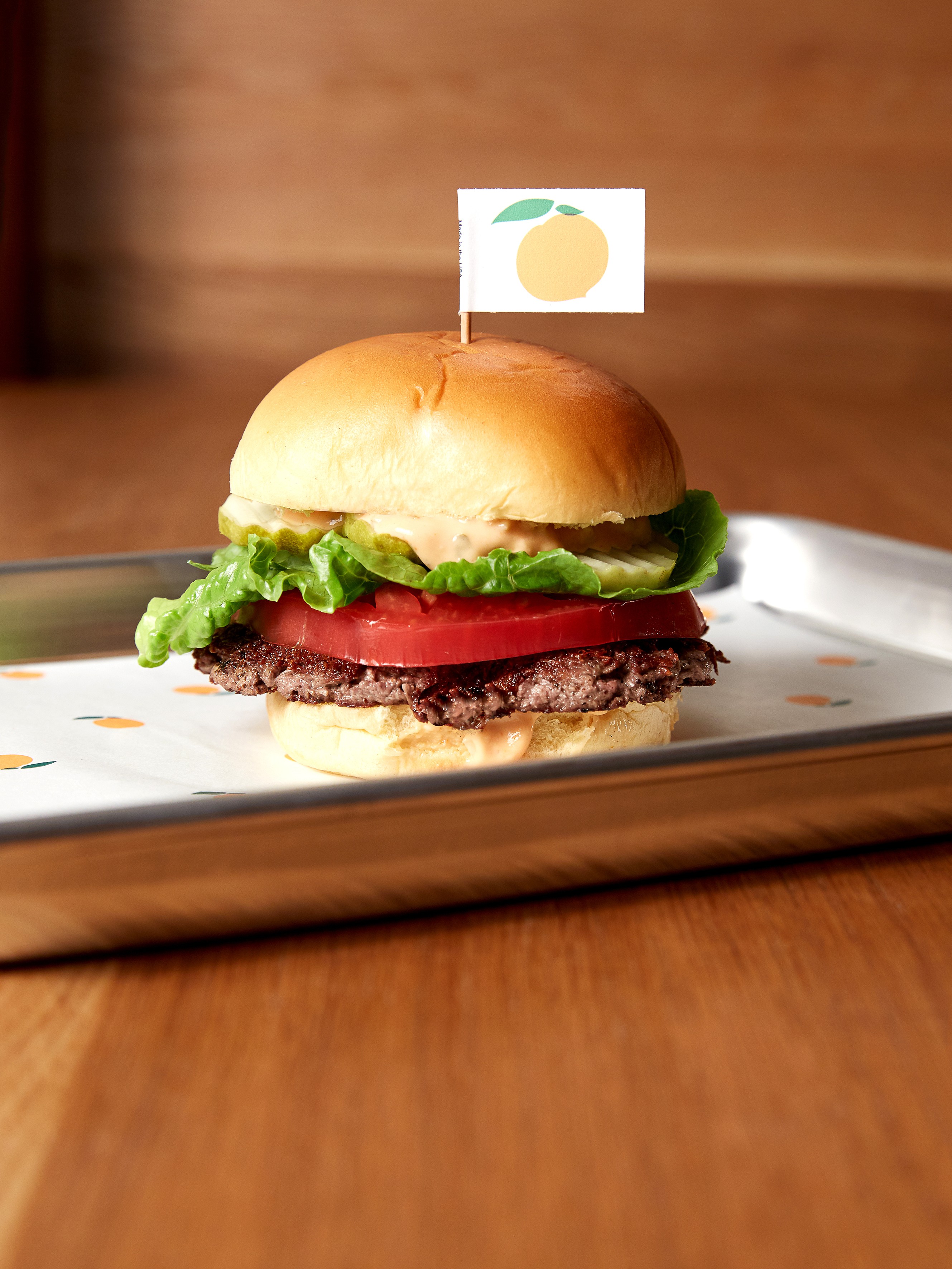 Yhdysvalloissa toimiva Impossible Foods tuottaa kasvista valmistettuja hampurilaispihvejä, jotka jopa verestävät leikatessa lihan tapaan.