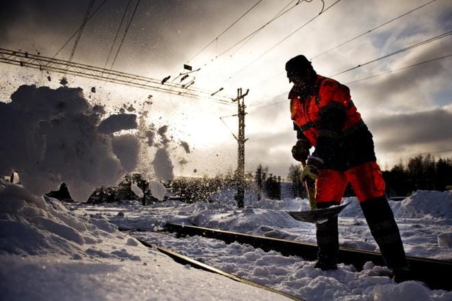 Joskus rataverkon häiriöiden syynä ovat talviset keliolosuhteet, mutta osansa vioista aiheuttaa rataverkon ja sen laitteiden kunto. Kuva: Joel Maisalmi