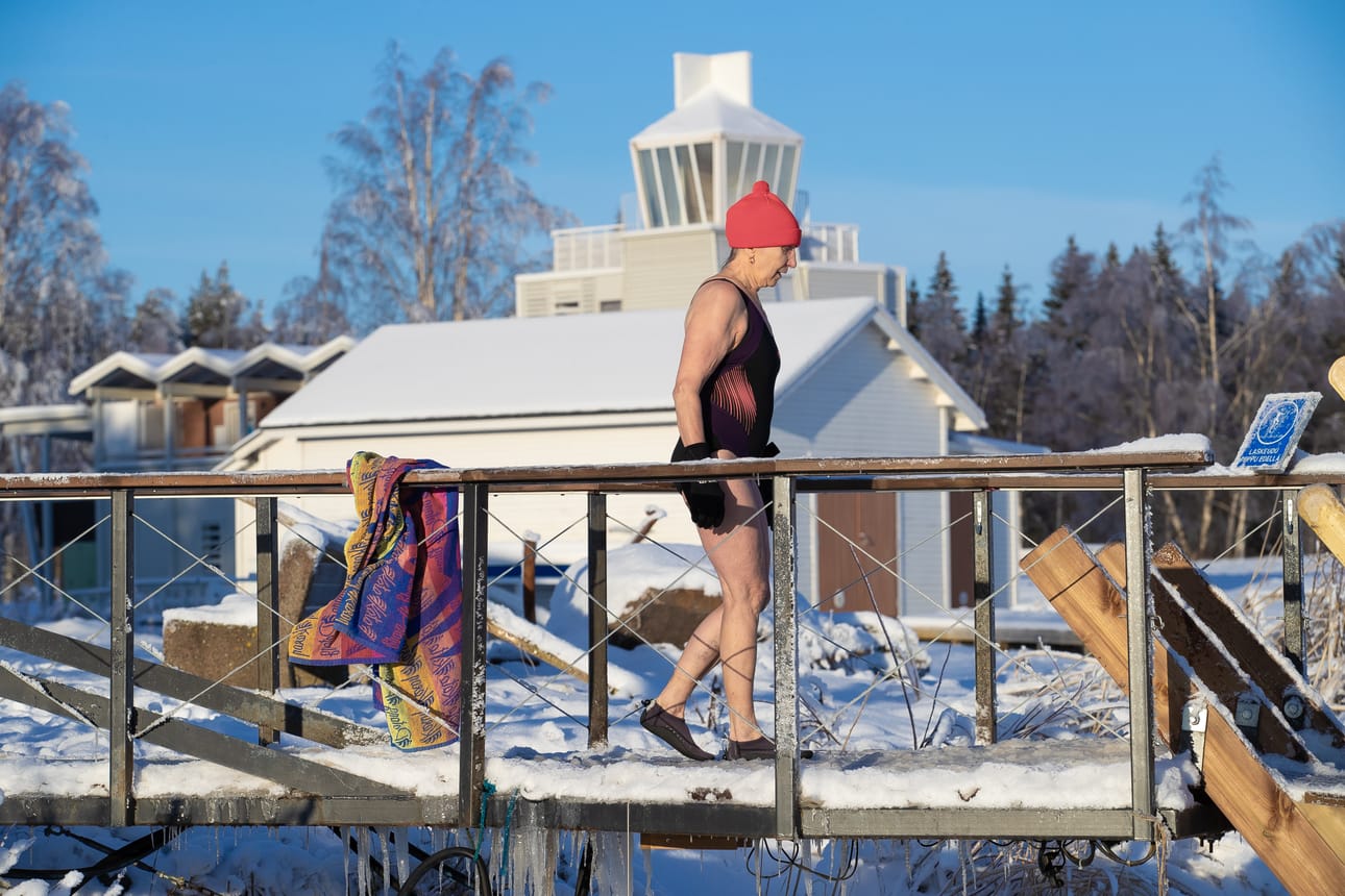 Kaisu käy avannossa lähes päivittäin. Tämä harrastus on kuulunut hänen talviinsa vuodesta 1985 lähtien.