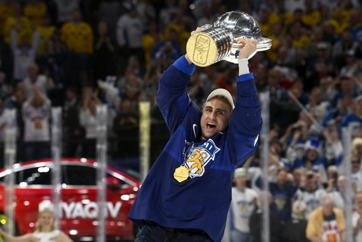 Valtteri Filppula toimi kultajoukkueen kapteenina. LEHTIKUVA / EMMI KORHONEN