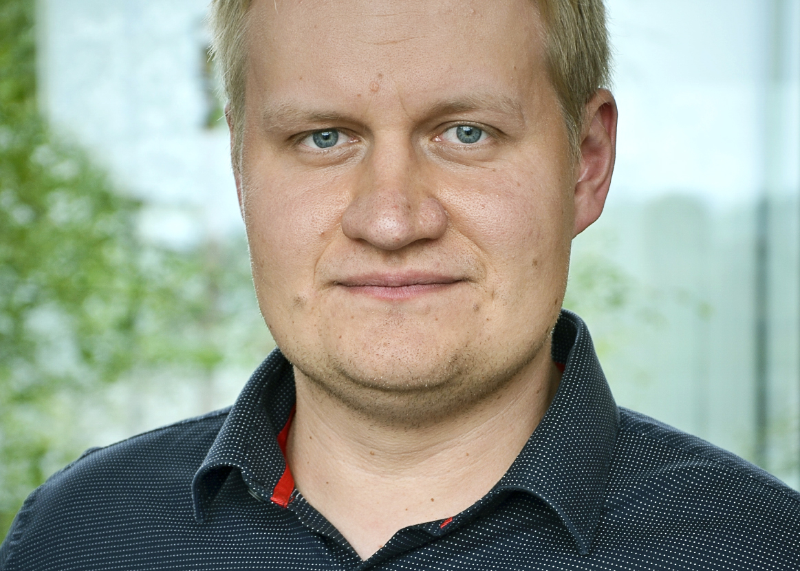Niko Vartiainen toimii lainsäädäntötutkimuksen yliopisto-opettajana Itä-Suomen yliopiston oikeustieteiden laitoksella.