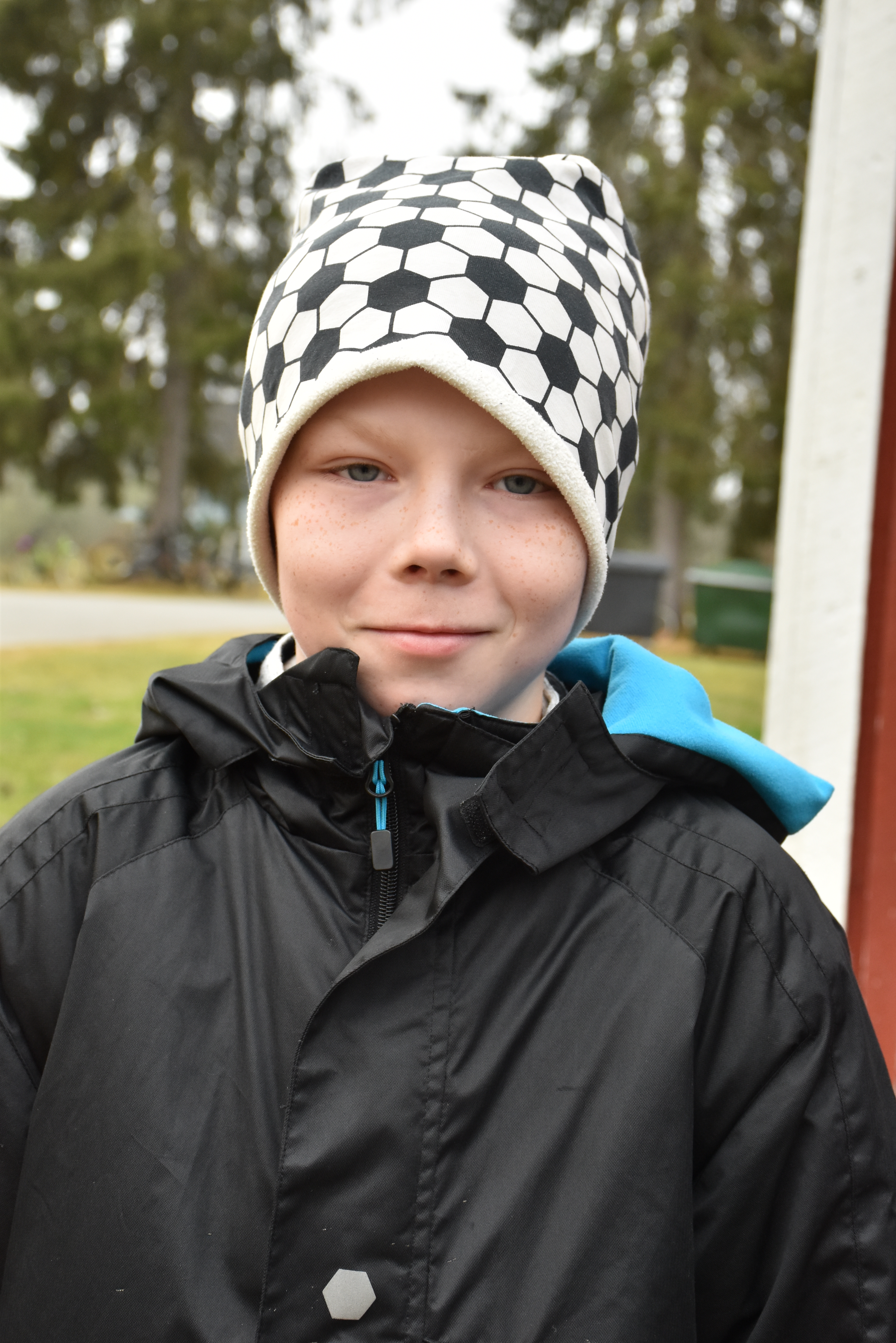 1. Istutaan sohvalla ja jutellaan kuulumiset.
2. Syntymäpäivät ja joulut, kun he tulevat meille ja yhdessä kuusen koristelu.
3. Olen opettanut käyttämään puhelinta.
4. Koska he oppivat uutta lapsilta.
Niklas Kämäräinen