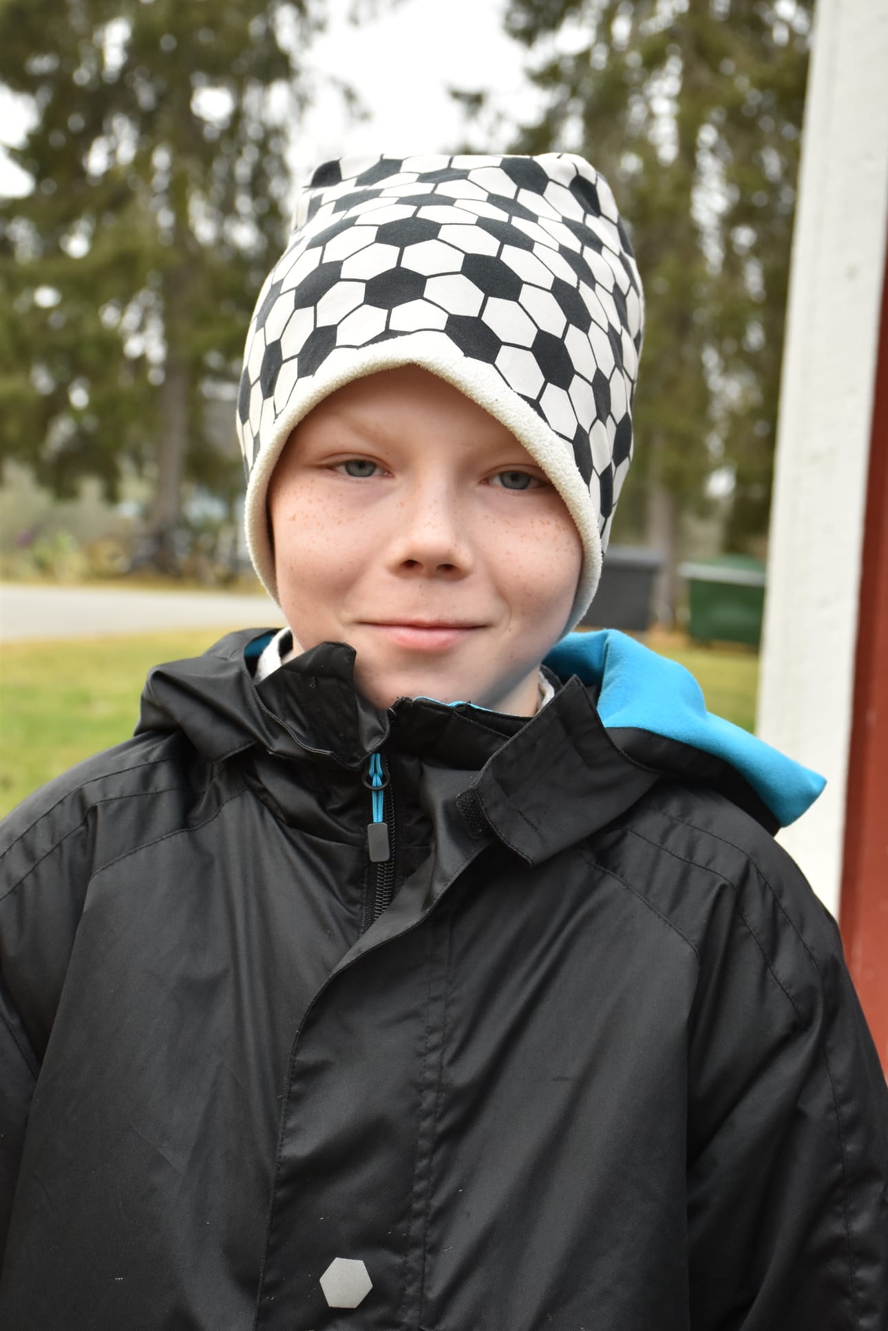 1. Istutaan sohvalla ja jutellaan kuulumiset. 2. Syntymäpäivät ja joulut, kun he tulevat meille ja yhdessä kuusen koristelu. 3. Olen opettanut käyttämään puhelinta. 4. Koska he oppivat uutta lapsilta. Niklas Kämäräinen