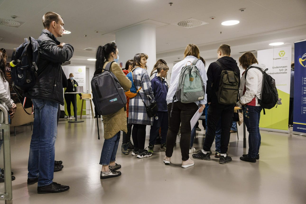 Ukrainasta sotaa pakoon lähteneistä noin 2 400 on hakenut Suomesta kotikuntaa maaliskuun aikana. LEHTIKUVA / Seppo Samuli