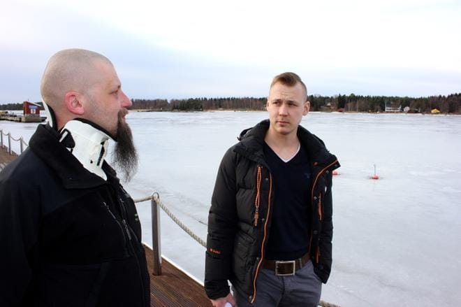 Kai Ylikoski ja Daniel Lehtonen pyrkivät valtuustoon, koska heidän mielestään Kaskinen on saariston ja kaupungin mainiona yhdistelmänä vaalimisen ja kehittämisen arvoinen. KUVA: TAUNO RIIHILUOMA