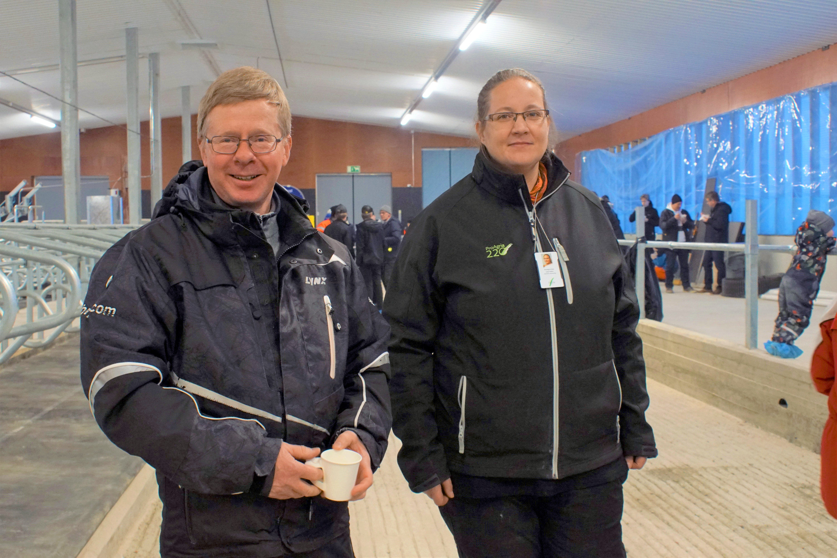 Esko Viitala ja Leea Holma tuntevat Pudasjärven karjatilat työnsä puolesta.