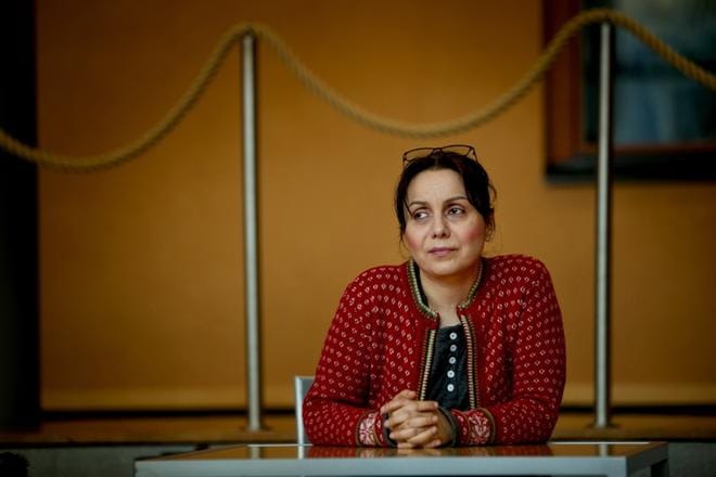 Iranilaissyntyinen Mojgan Kianjam on tehnyt sairaanhoitajan töitä lähes 20 vuotta. Hän on opiskellut kätilöksi Helsingissä. KUVA: EETU SILLANPÄÄ