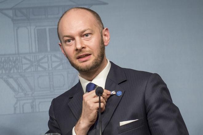 –Tilanne on hyvin herkkä. Parlamentin kanta on auki. Suurin kysymys tällä hetkellä nyt on, tukeeko edes hallitus tätä luonnosta, Terho pohtii, Eurooppa-ministeri Sampo Terho pohtii (sin.).