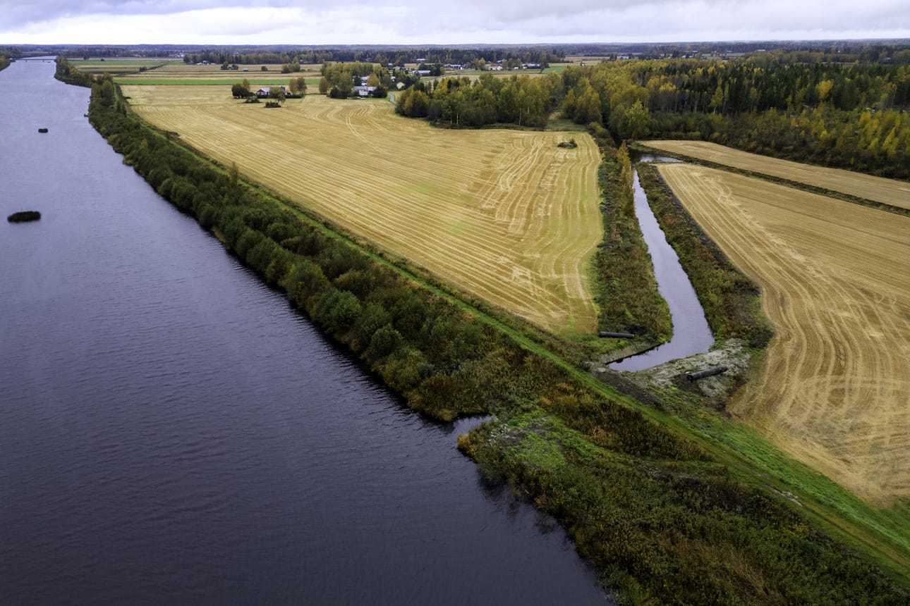 Kyrönjoen ja Vallånin uoman risteykseen rakennetaan patoluukku. Nyt siellä on rumpu, joka on kasvanut umpeen. Alue sijaitsee Kyrönjoen kulttuurimaisema-alueella, ja se on merkitty maakunnallisesti arvokkaaksi kulttuuriympäristöksi.