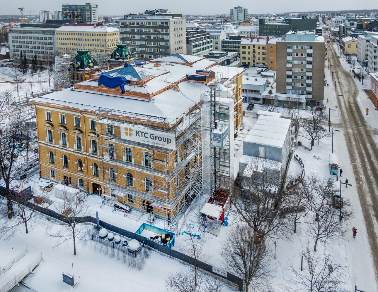 Oulun kaupunki järjestää oululaisille kaksi kyselytutkimusta. Kuvassa Oulun kaupungintalo.