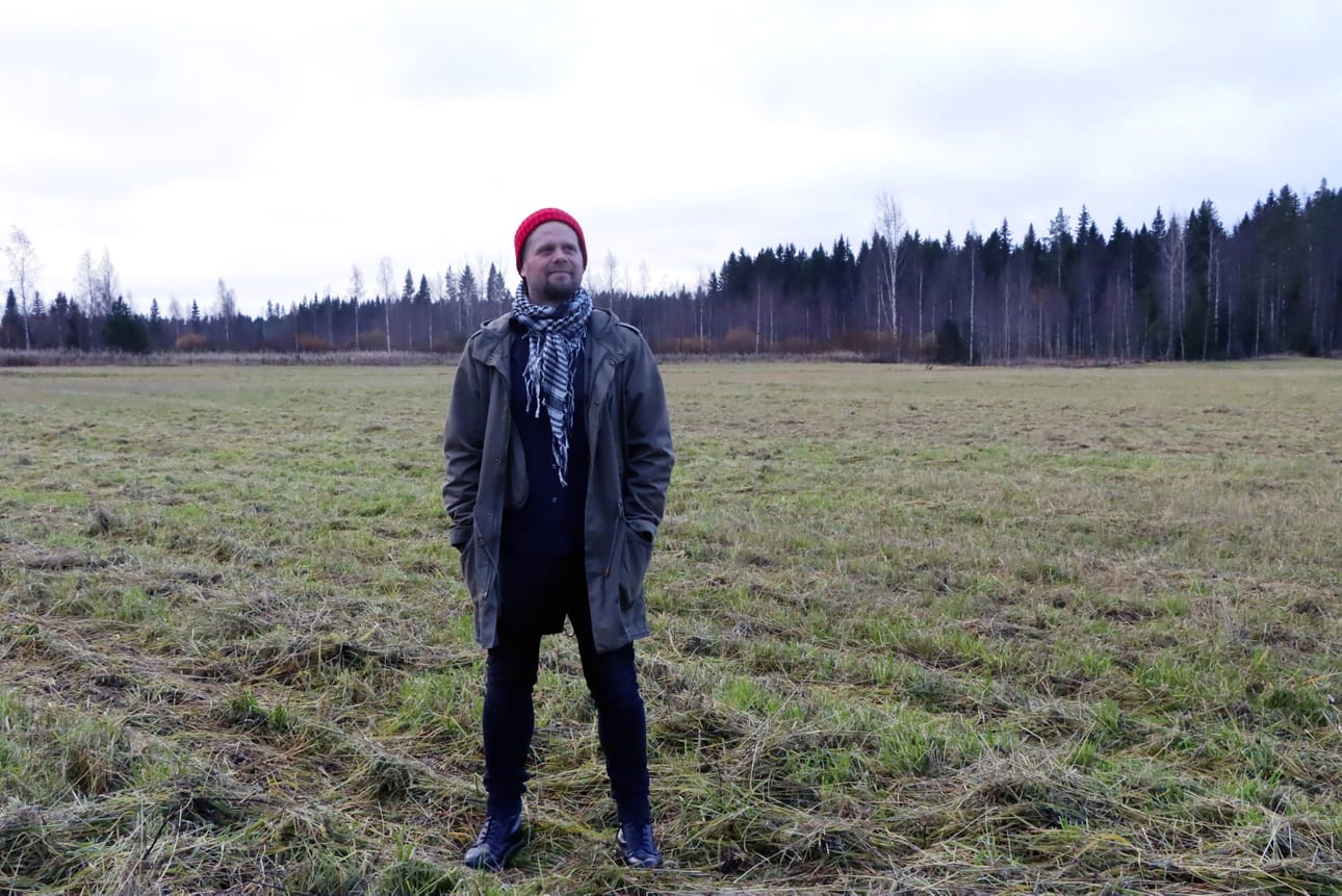 Ville Nisonen kuvattiin kotimaisemissaan esikoisalbumin julkaisun alla loppuvuodesta 2020.