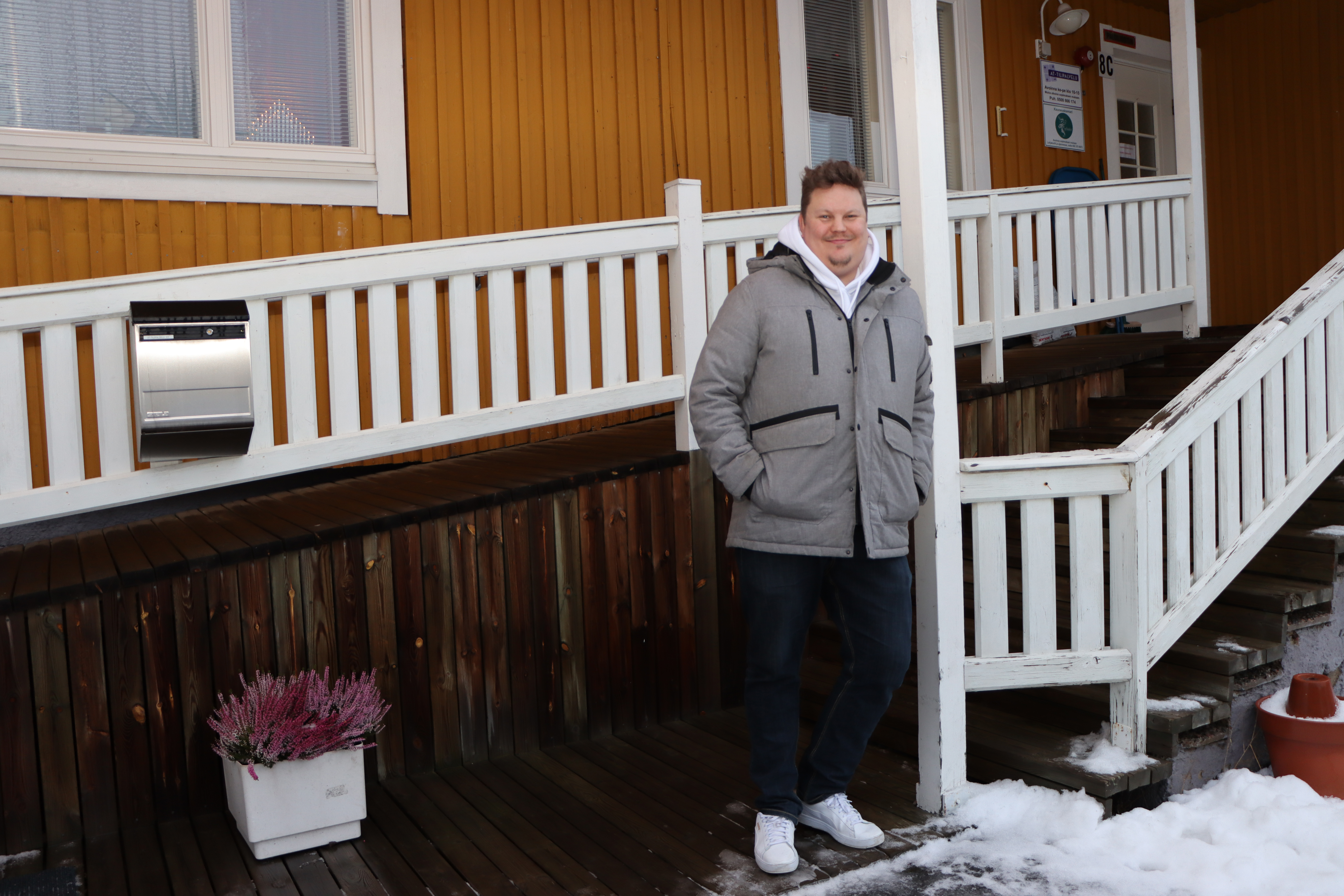 Jurvan mahdollisesti hauskin mies on Vantaalla syntynyt Joonas Moisio, joka epäilee jurvalaisen puolison keksivän päästään murresanoja