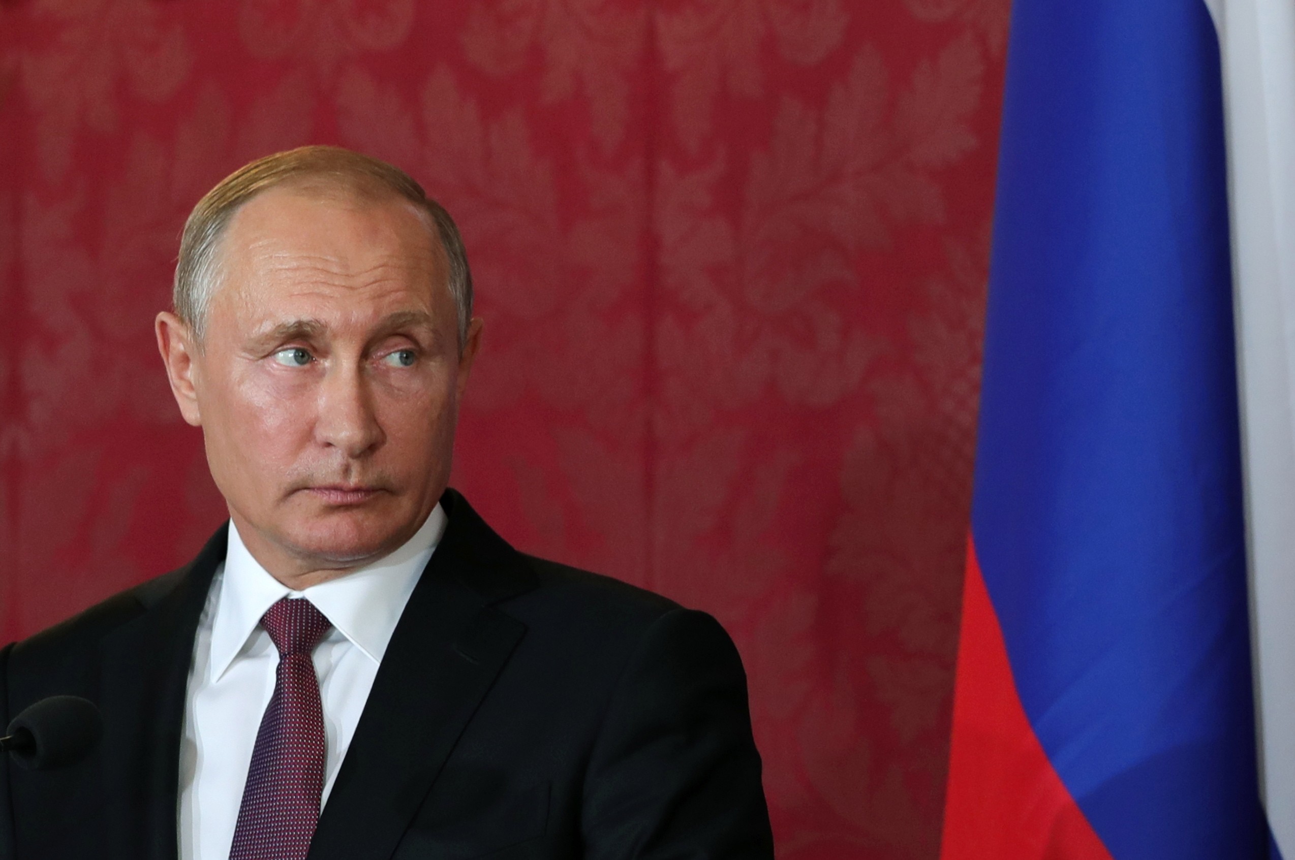 Vladimir Putin vastaa televisiolähetyksessä kysymyksiin talouskasvusta maan jalkapallon tilaan.