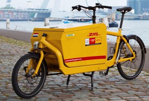 Helsingissä alkaa lähiaikoina kulkea DHL Expressin polkupyöräkuriiri. Yhtiön mukaan pyöräkuriireja on tavoitteena laajentaa myöhemmin Turkuun ja Tampereelle.