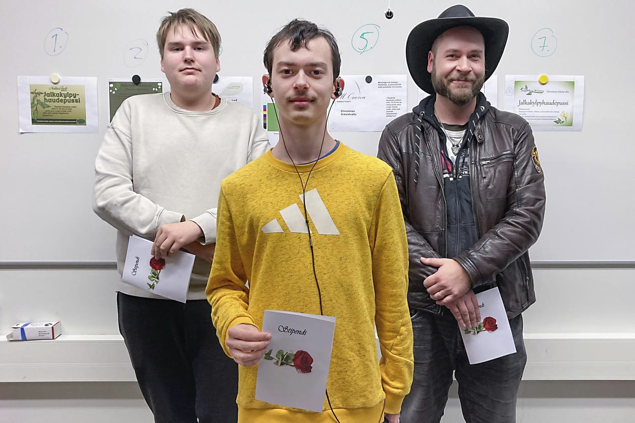 Mediasuunnittelu-lajin kärkikolmikon muodostivat Daniil Priyma (kesk.), Tomi Öström (oik) ja Eemil Rajaniemi.