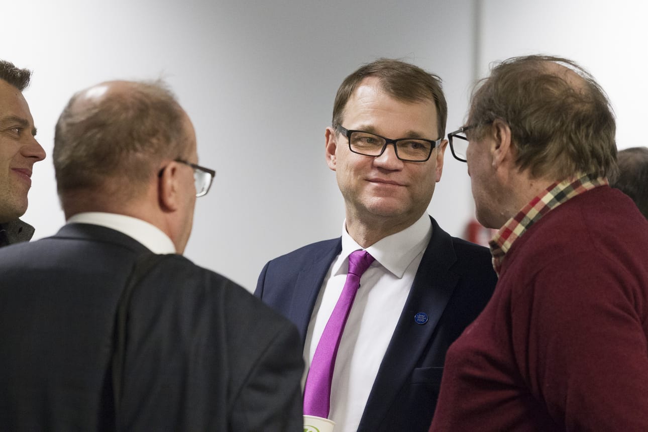Pääministeri Juha Sipilä (kesk.) sanoo tietävänsä, että jotkut ministerit ovat aika lujilla.