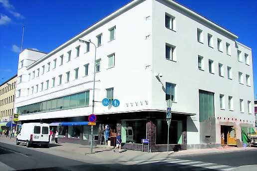 Suojeltu ilme. Kajaanin pääkadun näkymää hallitseva funkistyylinen Seurahuone remontoitiin ulkoa ja sisältä. Takanurkalle tulee samanlainen lippa kuin etunurkalla. Kadun puolen pitkän ikkunarivin takana työskentelee Kainuun Sanomien uutistoimitus. Yläkerroksissa on hotellihuoneita.