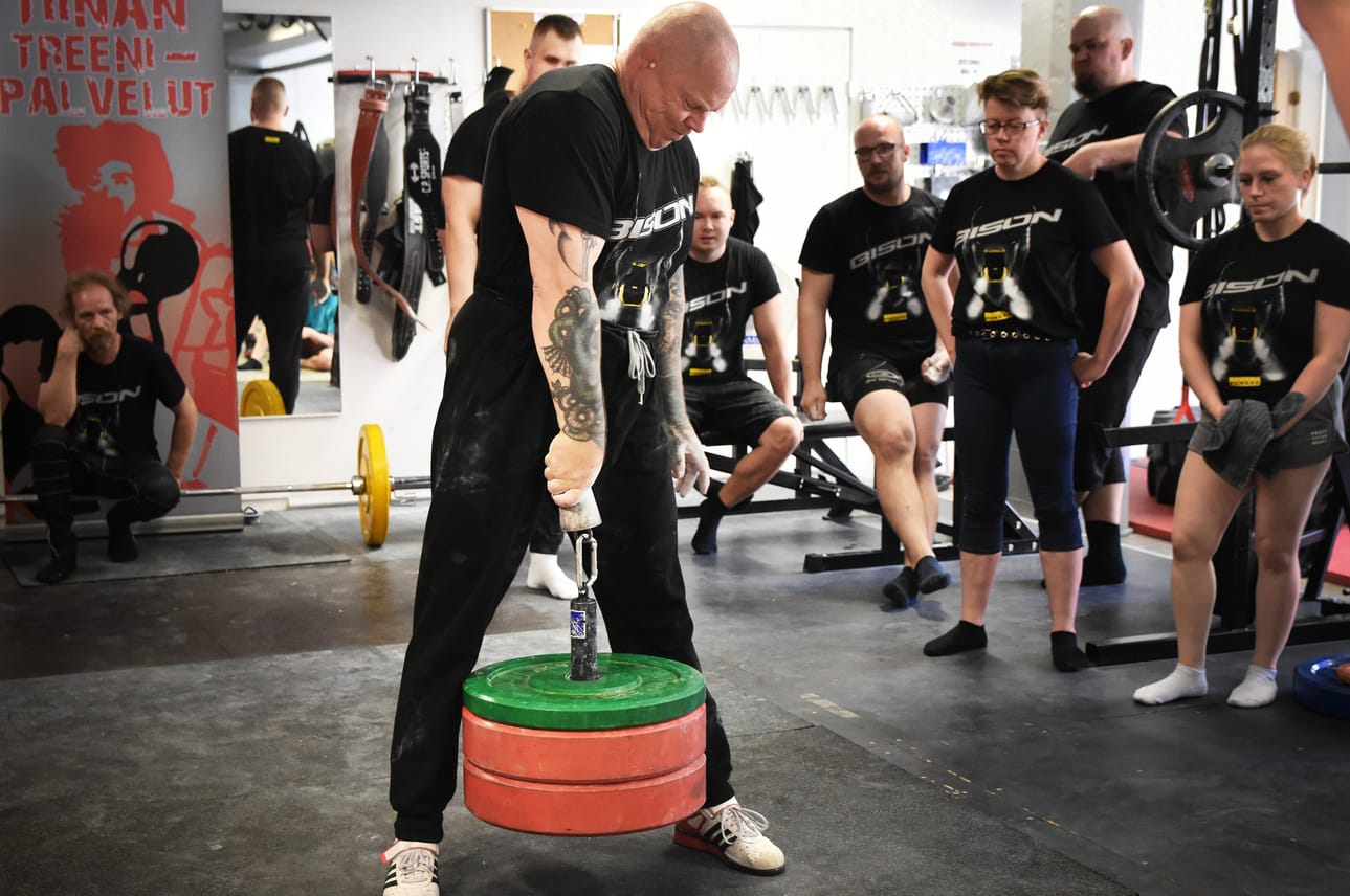 Kuusamolainen Veikko MIkkonen valittiin otevoimailun veteraanien MM-kisoihin.