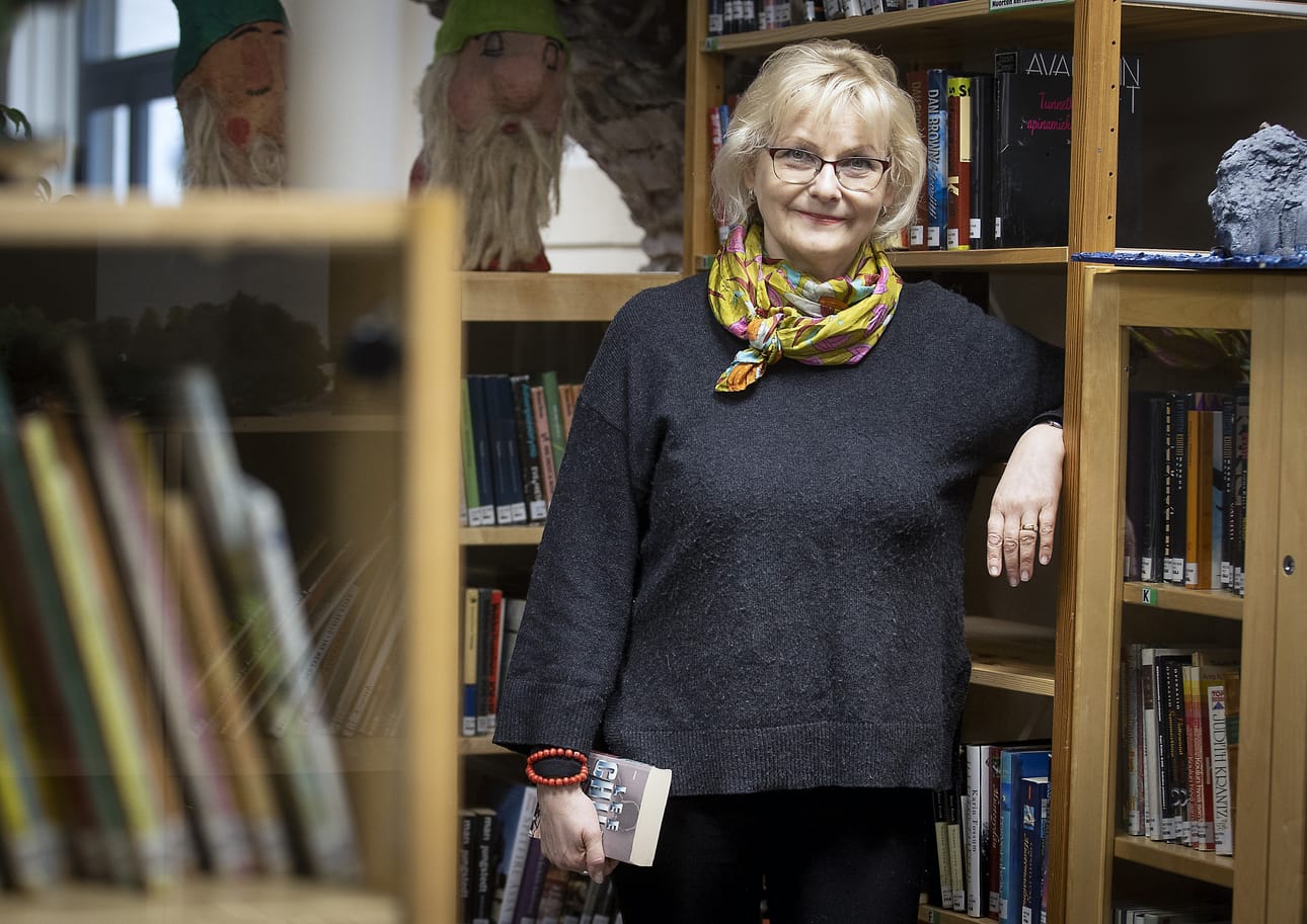 Myllytullin koulun Irene Härkönen iloitsee, että oppilailla on etäopiskelujen aikana ollut mahdollisuus syventyä kirjojen maailmaan. –¿Monet ovat hakeneet kotoa rauhallisen paikan, johon linnoittautua lukemaan.