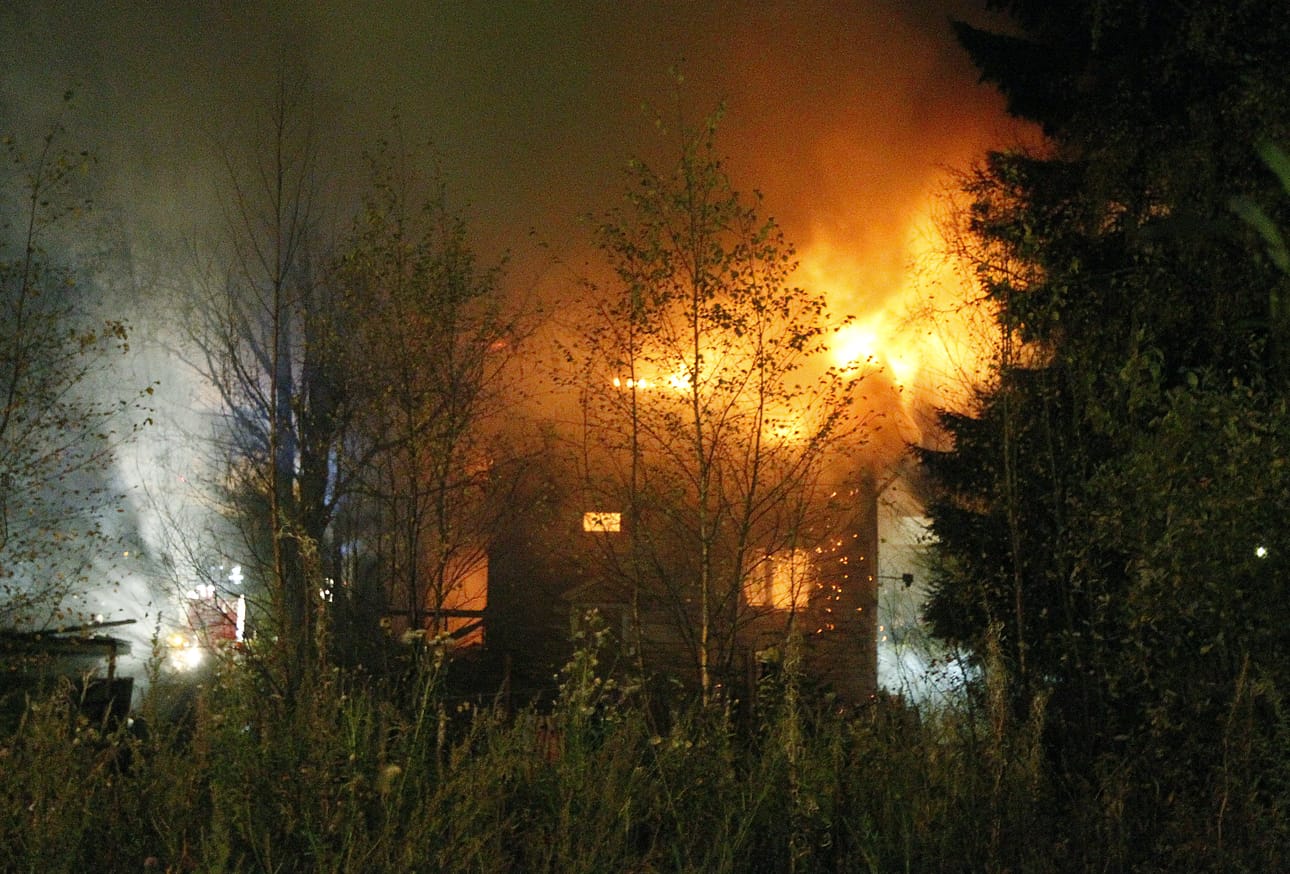 Omakotitalo oli ilmiliekeissä.