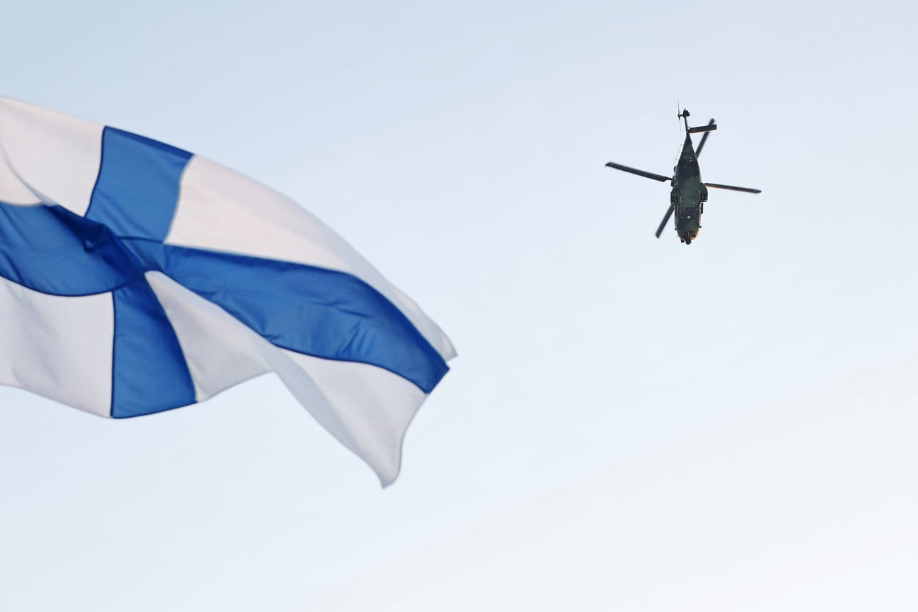 Perinteisen paraatin lisäksi ohjelmassa on muun muassa kalustonäyttely, veneajelua ja lentonäytös. LEHTIKUVA / Timo Heikkala