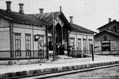 Bolševikkijohtaja Lenin ohitti pohjalaispitäjät 100 vuotta sitten matkalla Pietariin. Seinäjoen alkuperäinen rautatieasema valmistui Tampere–Vaasa-rautatien varrelle vuonna 1883.