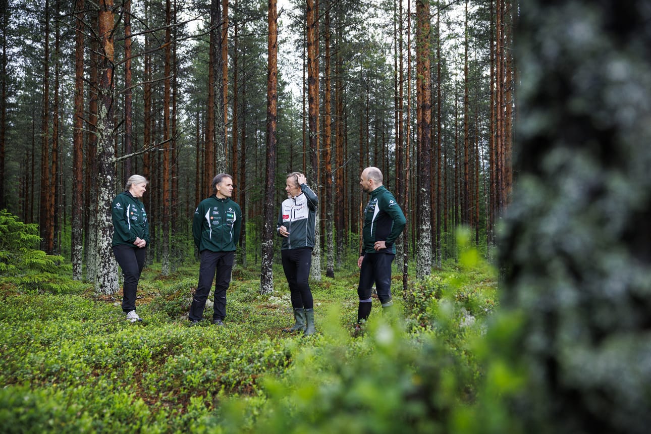 Elina Sillanpää, Tommi Sillanpää, Hannu Juutinen ja Topi Hanhela ovat harrastaneet suunnistusta vuosikymmeniä.
