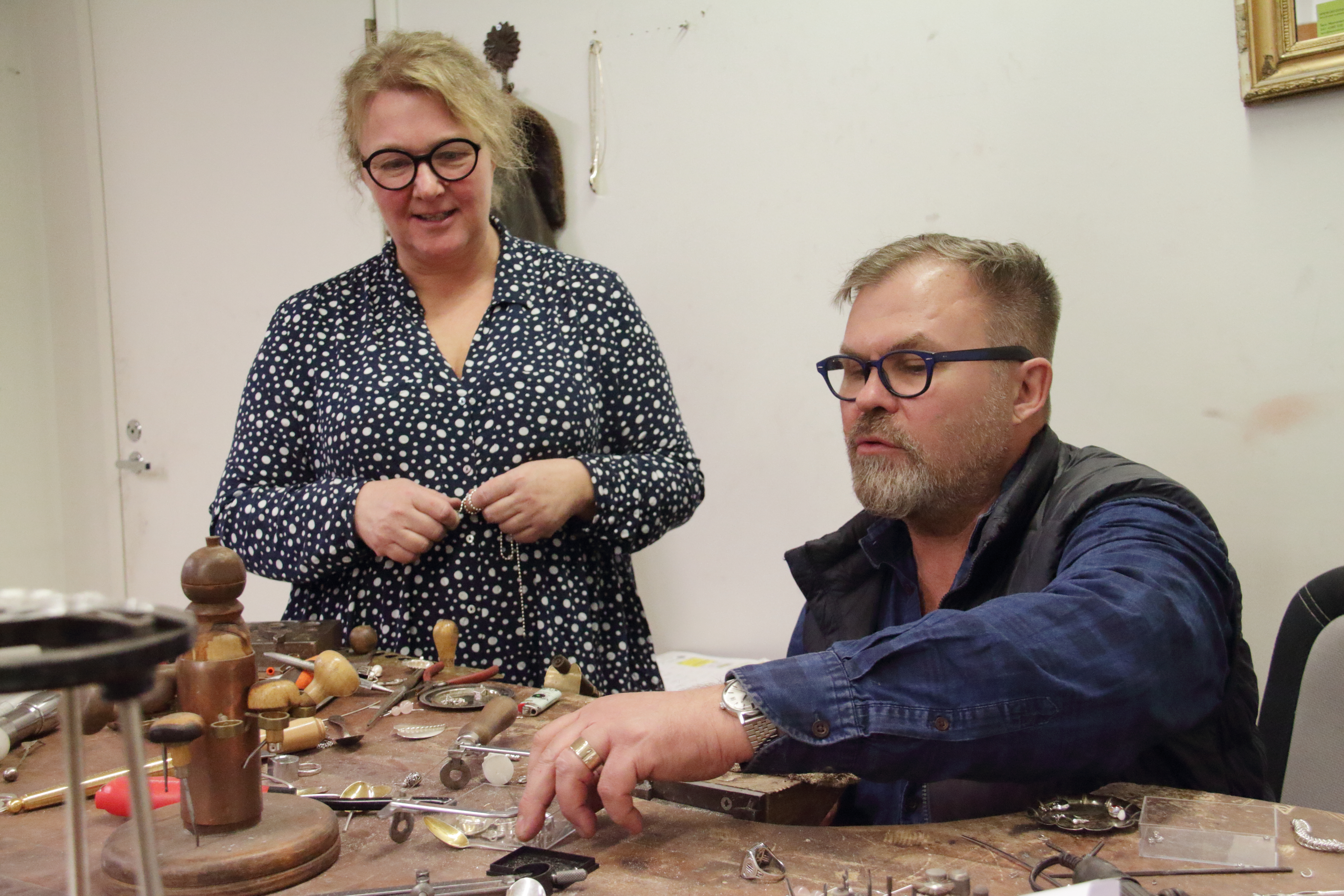 Markku Koskela ja Anni-Riitta Koskela pyörittävät Korupaja Helmeä Haapavedellä.