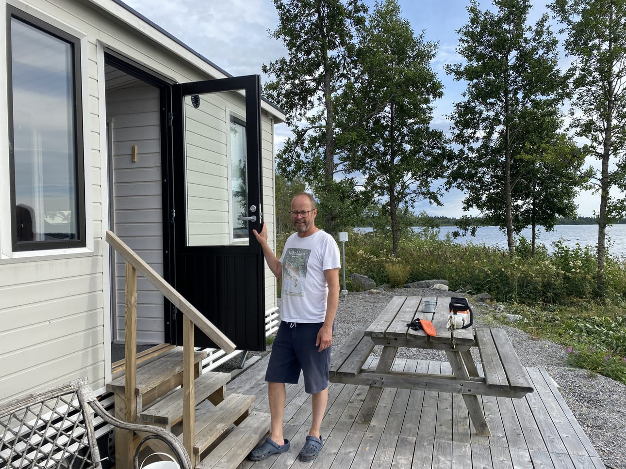 Jukka Viita-aho kertoo mökkivaunun tuovan lisää majoituskapasiteettia Meribjörköhön.