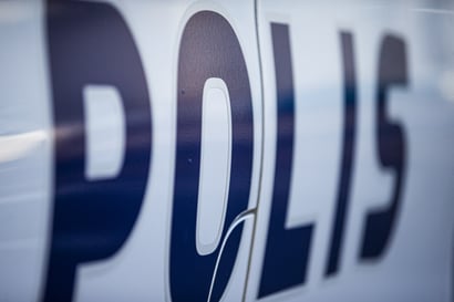 Autoilija törmäsi jalankulkijaan suojatiellä Oulun Välkkylässä