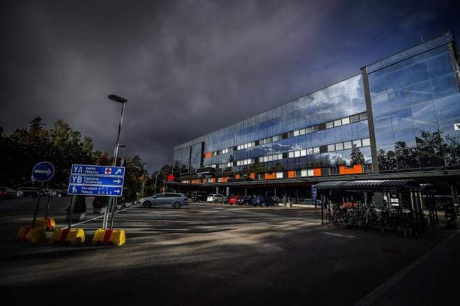 Vaasan keskussairaala siirtyi torstaina täyteen valmiuteen pandemiatilanteen vuoksi. Torstaihin mennessä sairaanhoitopiirissä oli todettu 42 koronavirustartuntaa. ARKISTOKUVA: MAIJA SAANIO