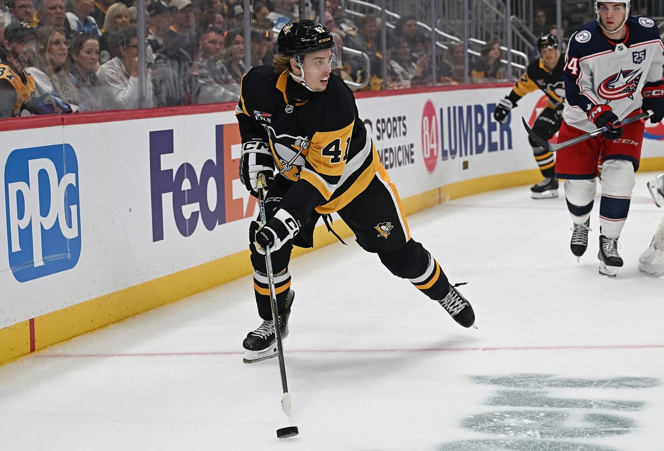 Ville Koivunen hakee rooliaan Pittsburgh Penguinsissa, joka on aloittanut NHL-kautensa odotuksia paremmin.