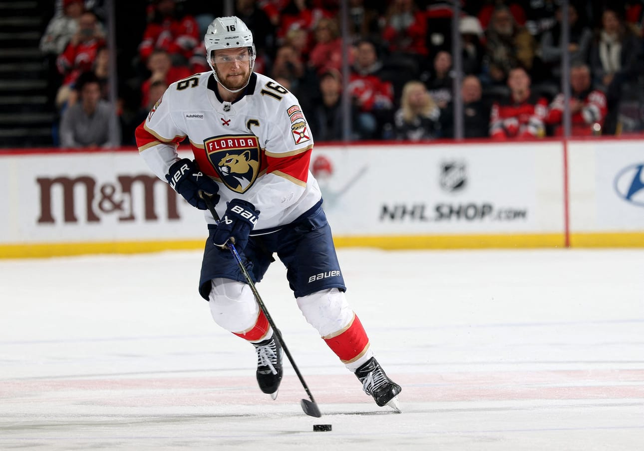 Aleksander Barkov viimeisteli päätöserän alkupuolella Floridalle ylivoimalla 2–0-osuman. Kuva parin viikon takaa New Jersey Devilsiä vastaan pelatusta ottelusta. LEHTIKUVA/AFP