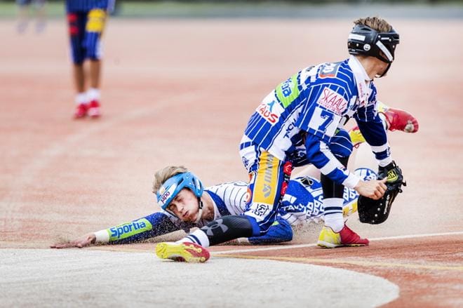 Ankkurit suunnittelee, että SM-pronssia voittaneesta B-poikien joukkueesta tulisi ensi kauden joukkueen runko. Kuvassa syöksymässä Tuukka Etula, joka oli viime kesänä myös Itä-Lännessä. KUVA: KRISTA LUOMA