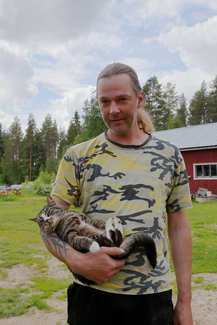 Tapion Killu-kissa ottaa juuri niin rennosti kuin näyttelijäkin pyrkii asennoitumaan tuleviin esityksiin.