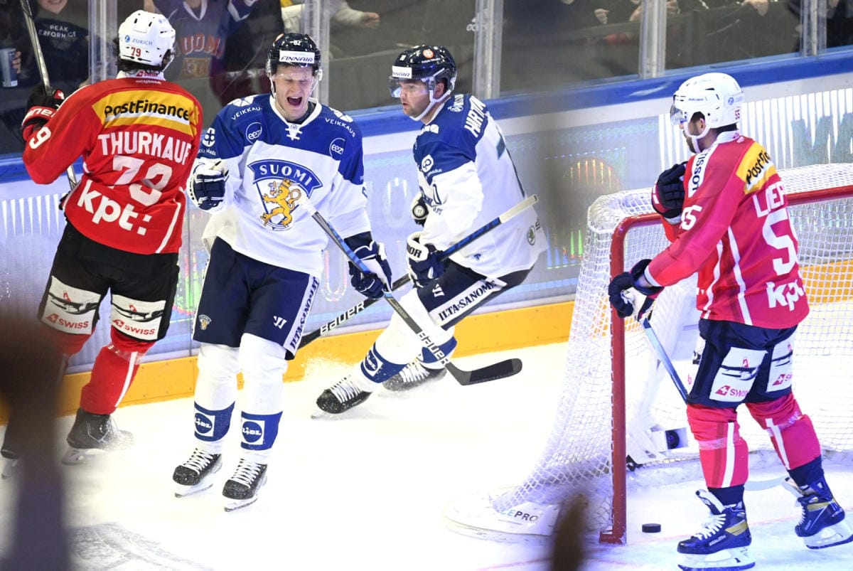 Teemu Hartikaisen (takana) 2–3-maali nosti jännitettä viimeiselle kymmenminuuttiselle, mutta Hartikaisen jäähy kolmisen minuuttia ennen loppua katkaisi kirin. Harri Pesonen edessä. LEHTIKUVA / Vesa Moilanen