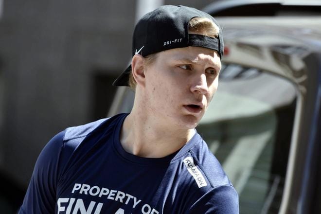 Joel Kiviranta pelaa ensimmäistä aikuisten MM-turnaustaan. Hyvin menneistä kisoista Kiviranta voi saada palkinnoksi ovet raolleen NHL:ään. KUVA: LEHTIKUVA / JUSSI NUKARI