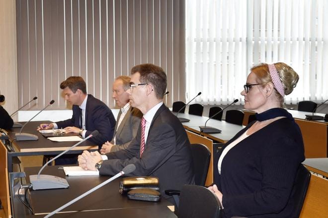 Kansanedustaja Teuvo Hakkaraisen (ps.) ja kansanedustaja Veera Ruohon (kok.) tapausta selviteltiin oikeusistuimessa. KUVA: KIMMO PENTTINEN
