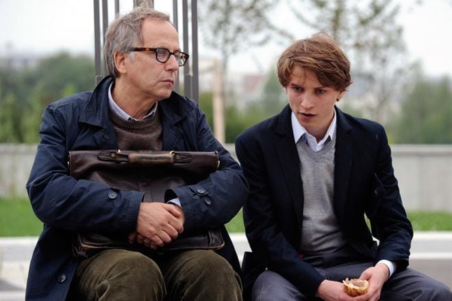 Vieras talossa -elokuvassa päärooleissa on äidinkielen opettaja ja lahjakas oppilas. Rooleissa Fabrice Luchini ja Ernst Umhauer. KUVA: Cinema Mondo/Yle Kuvapalvelu