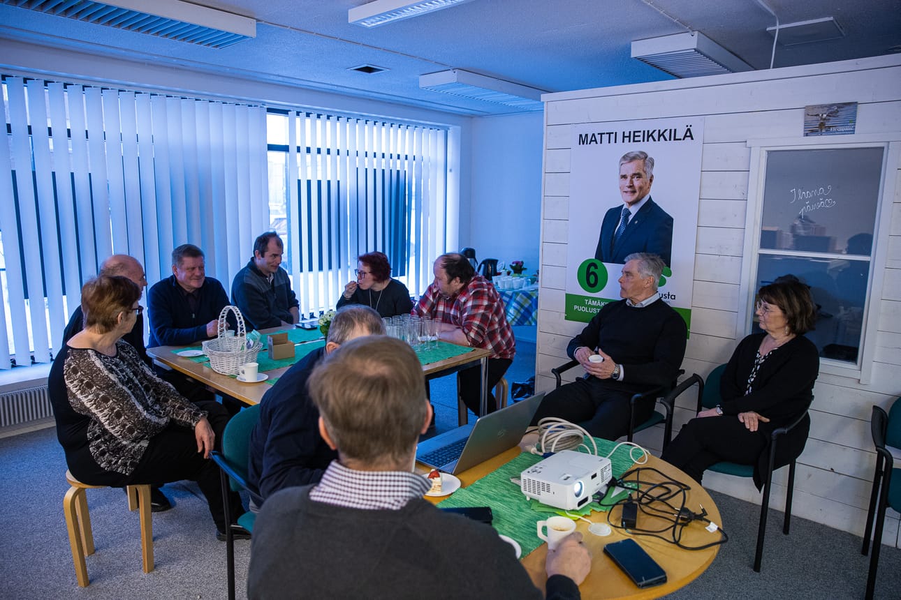 Keskustan eduskuntavaaliehdokas Matti Heikkilän vaalivalvojaiset Kuusamossa.