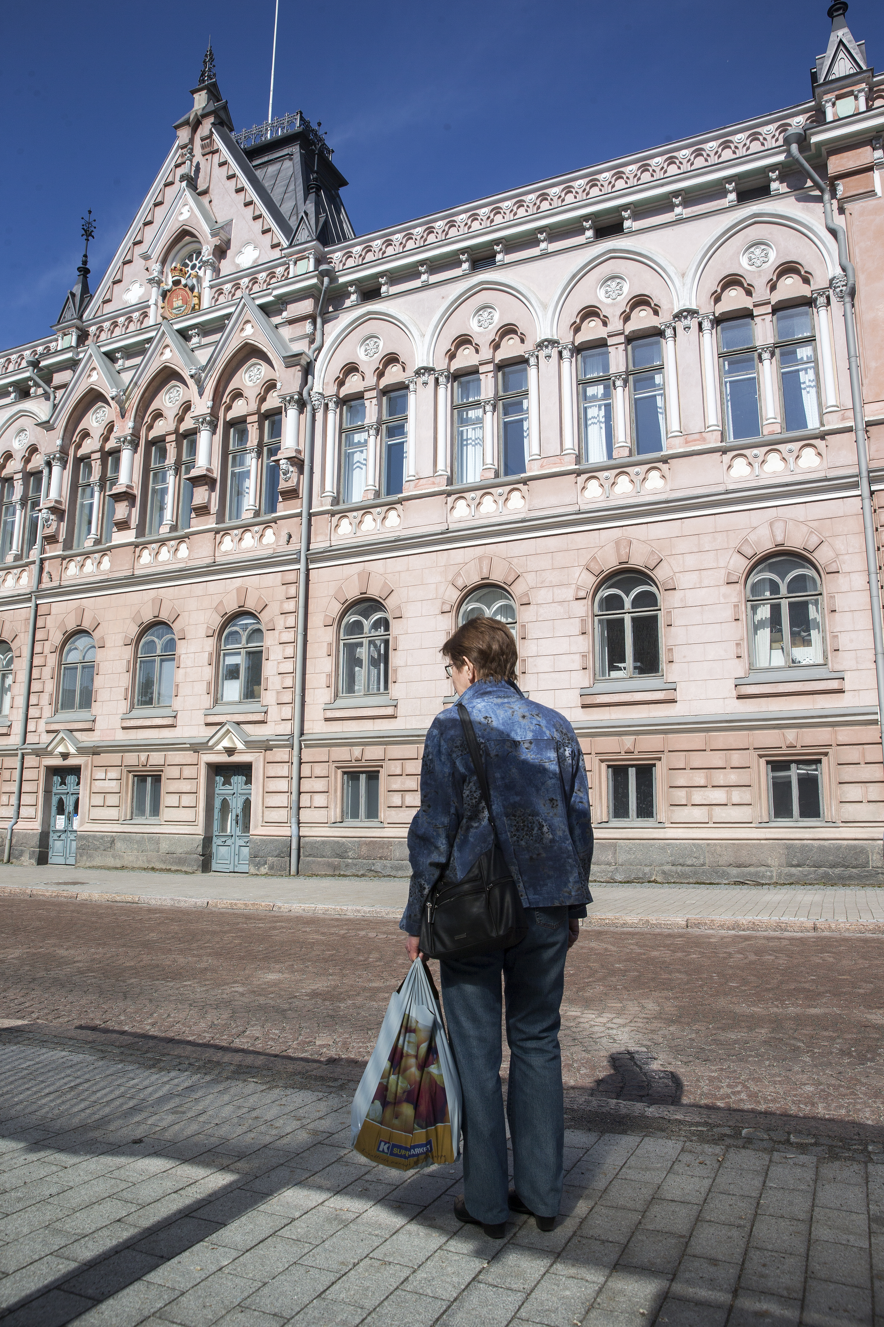 Kulttuuritalo Valve punertaa hennosti.