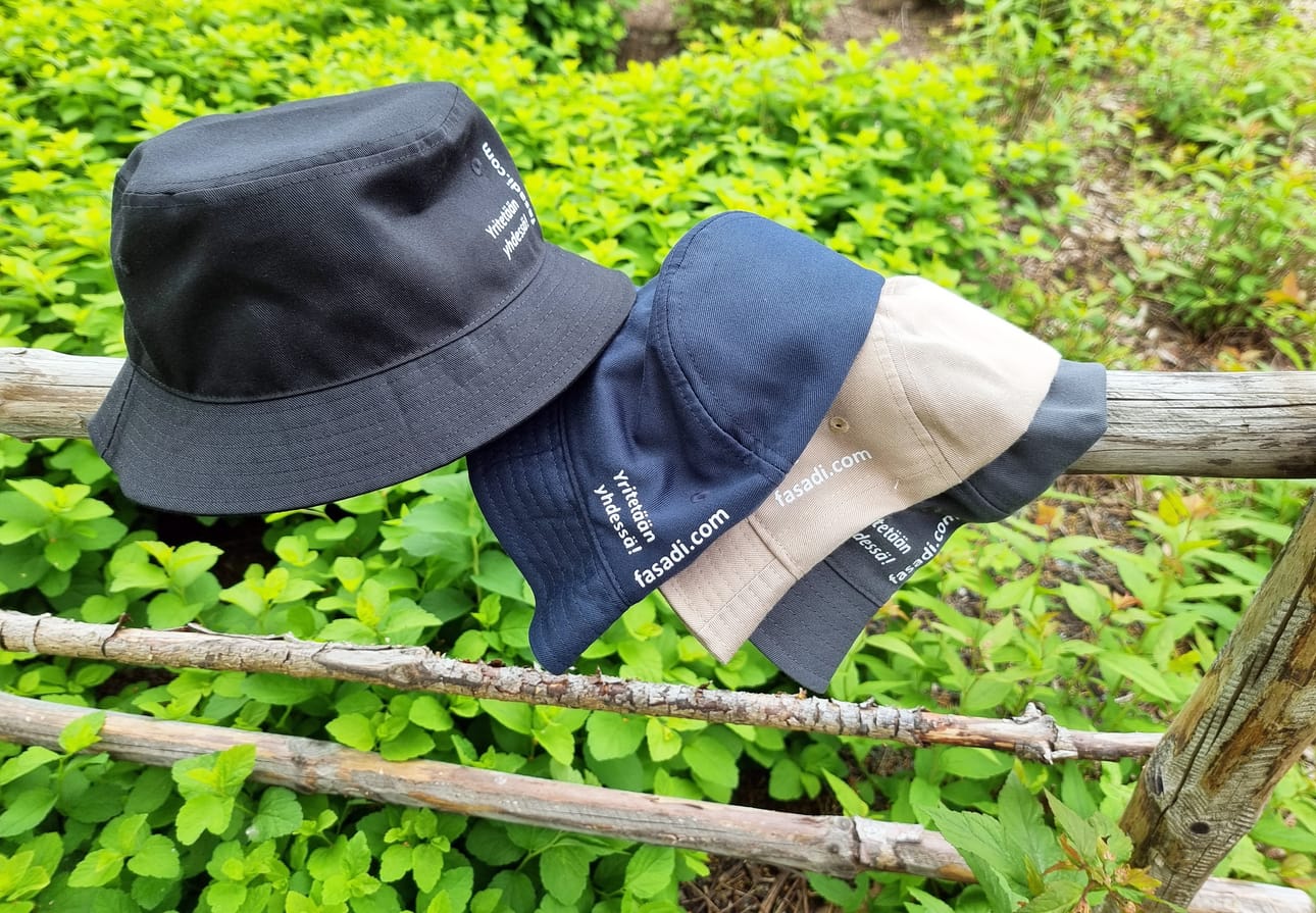 Yritys- ja palveluhakemistoon tietonsa päivittävät yrittäjät palkitaan kesähatulla.